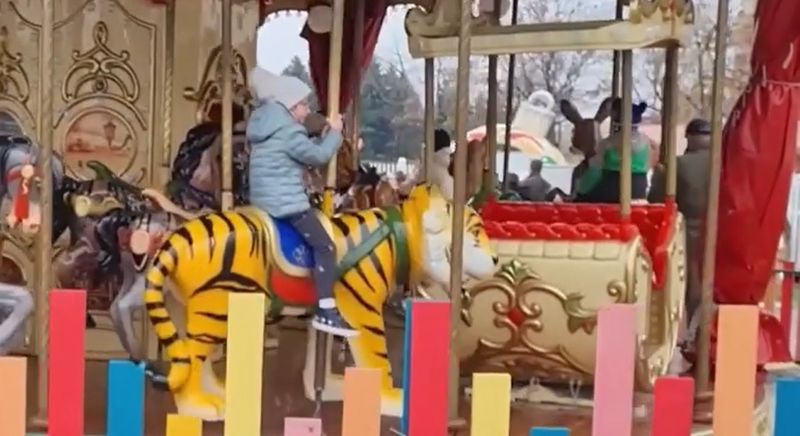 bataie, targ de craciun, piata constitutiei