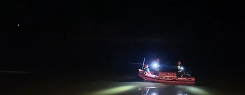 Un adolescent de 15 ani a căzut &icirc;n apele Mureșului, după ce ar fi vrut să &icirc;și curețe ghetele! Totul s-a petrecut sub privirile neputincioase ale prietenilor