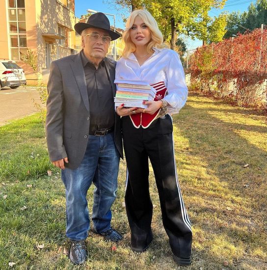 Loredana Groza, anunț emoționant despre tatăl său! Familia artistei are parte de o mare bucurie: &bdquo;Sunt m&acirc;ndră de tine&rdquo;