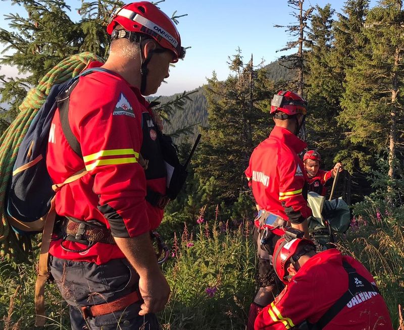 Fotografie cu scop ilustrativ Salvamontiștii din Maramureș intervin de urgență să salveze 4 ucraineni, după ce au încercat să treacă granița ilegal