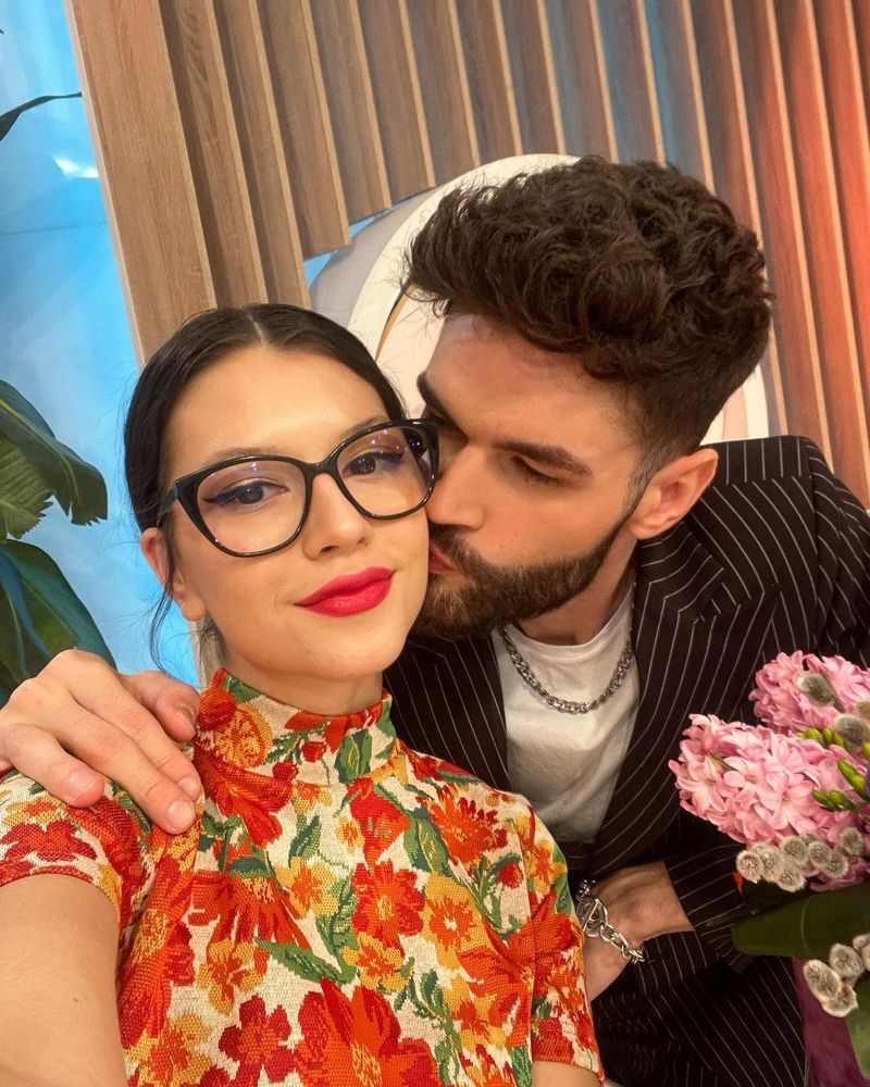 Ce fac Edward Sanda și Cleopatra Stratan, atunci când nu se află în lumina reflectoarelor? Mulți nu s-ar fi așteptat la astfel de gesturi între cei doi