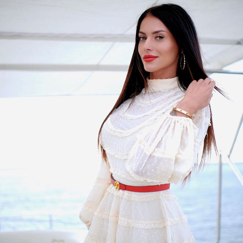 Influenceriţă celebră, cu 1,2 milioane de urmăritori pe Instagram, găsită moartă în propria casă! Maja se temea că ar putea fi ucisă. Ce au descoperit polițiștii în dormitor, lângă corpul ei?