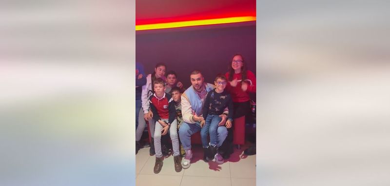 Culiță Sterp, gest incredibil înainte de Crăciun! A dus copiii dintr-un centru de plasament în mall, unde le-a făcut toate poftele: „O să fiu în fiecare an cu drag”