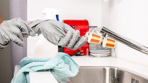 Curățenia de Crăciun. 5 sfaturi care te vor ajuta să termini cât ai zice „Moș Crăciun”