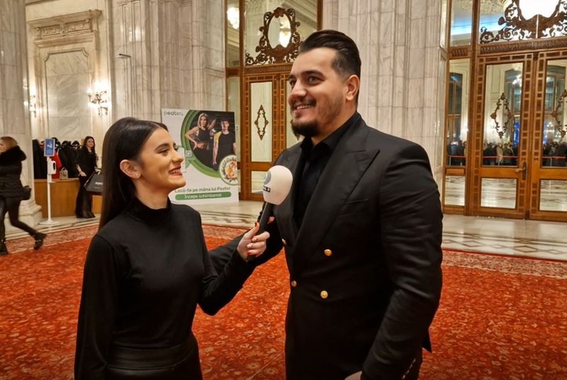 Prezentatorul TV i-a oferit inelul de logondă partenerei de viață