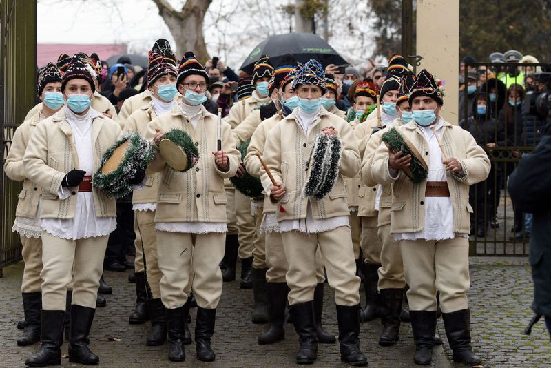 Tradiții de Crăciun din inima Maramureșului. În ce constă „Jocul Moșilor”