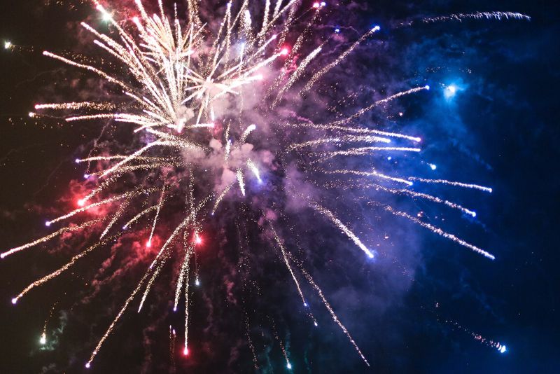 Unde este total interzisă folosirea artificiilor în 2022-2023. Ce pedepse riscă cei care nu respectă legislația privind articolele pirotehnice