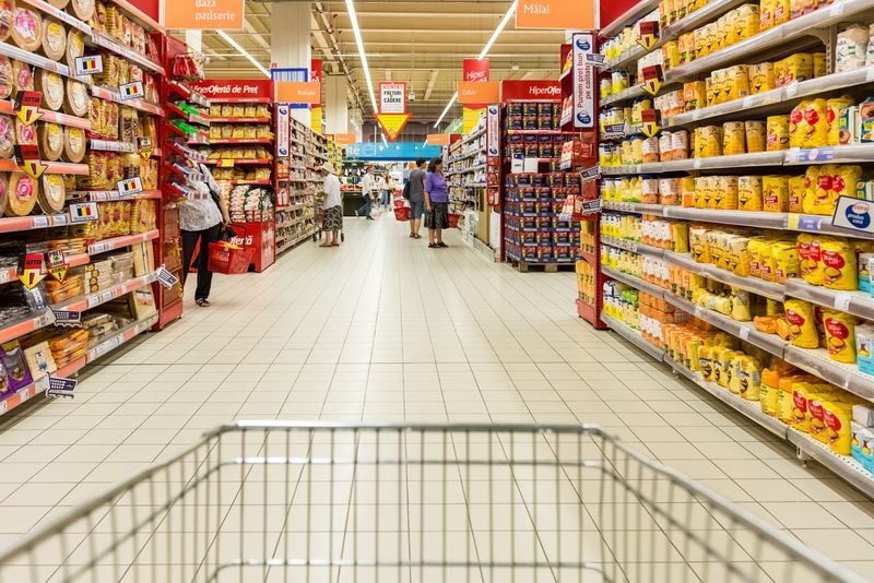 Programul supermarketurilor de Revelion 2023