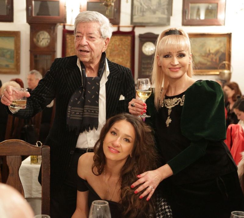 Ioana Dichiseanu, alături de tatăl său Ion Dichiseanu și mama Simona Florescu familia dichiseanu