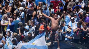 VIDEO Imagini superbe din Buenos Aires! Milioane de argentinieni au ieşit să îi întâmpine pe campionii mondiali