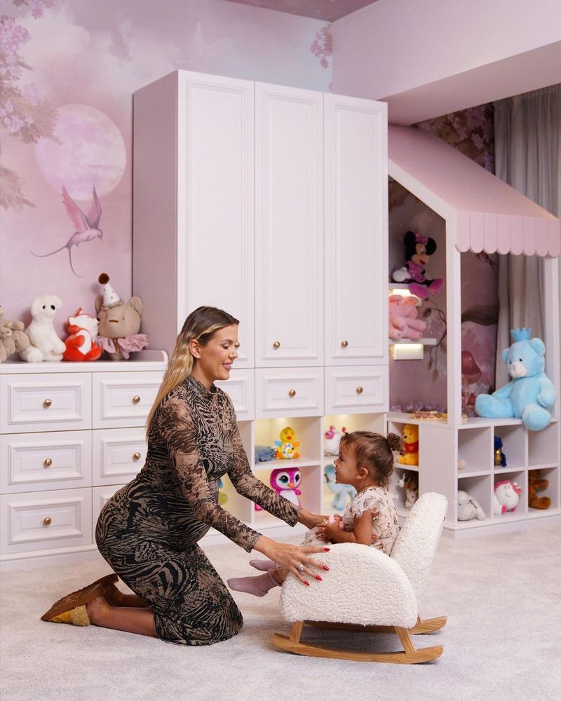 &bdquo;Dumnezeu și le dă dacă poți să le duci&rdquo; Declarațiile făcute de Emily Burghelea, &icirc;nainte de a deveni mămică pentru a doua oară! Este sau nu pregătită vedeta