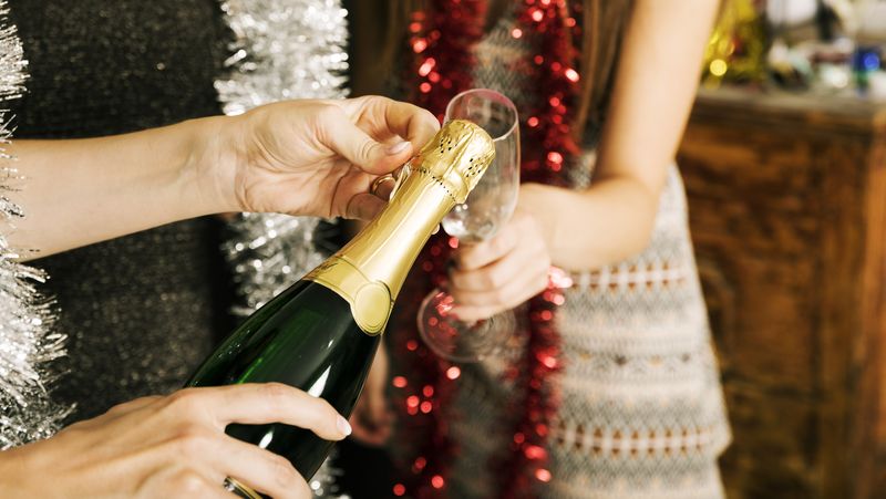 Mesaje de Revelion 2023. Cele mai frumoase urări, felicitări și SMS-uri pe care să le trimiți celor dragi de Anul Nou