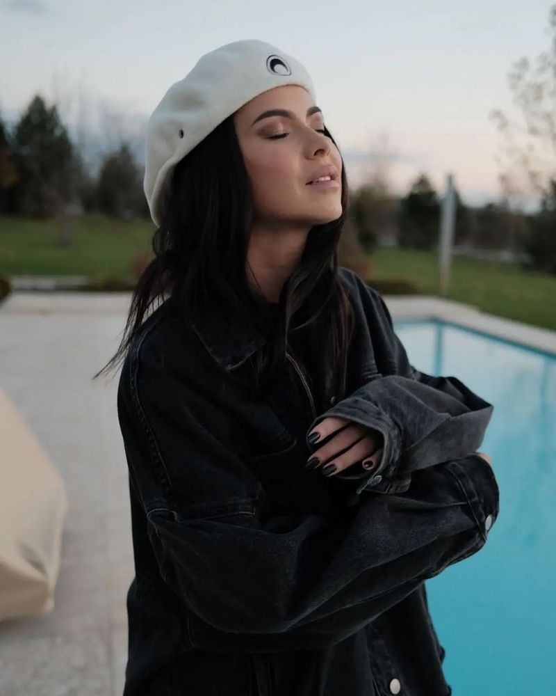 inna familie, inna bunica, bunica innei a murit, inna doliu