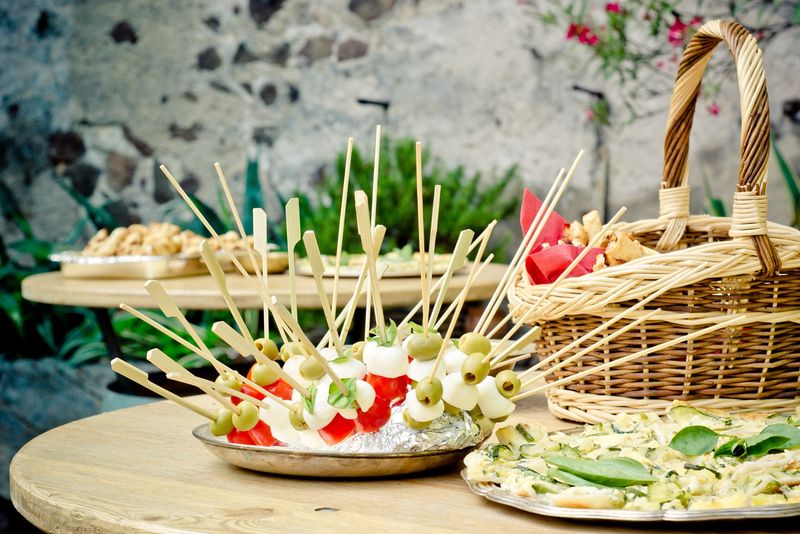 Rețete de aperitive pentru masa de Revelion 2023. Vor impresiona până și cei mai pretențioși musafiri