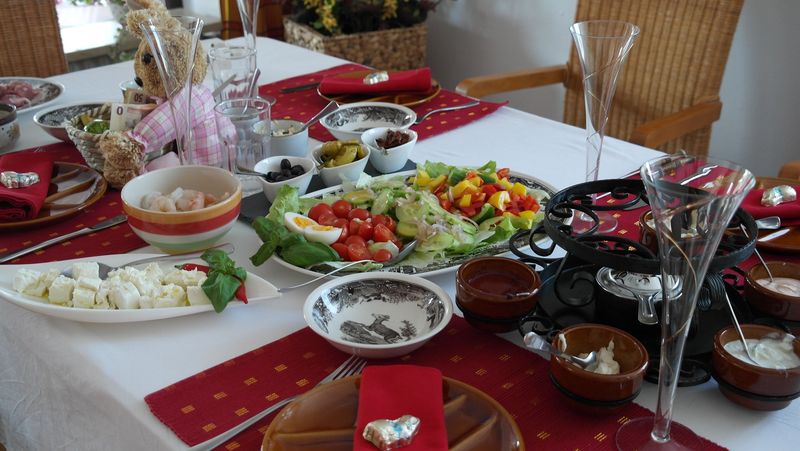 Rețete de aperitive pentru masa de Revelion 2023. Vor impresiona până și cei mai pretențioși musafiri