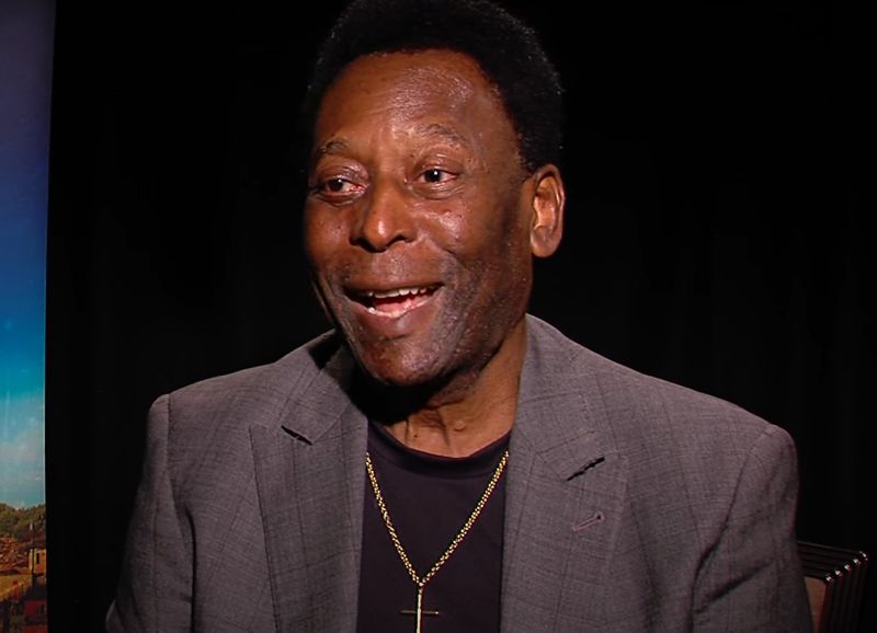 Pelé a murit