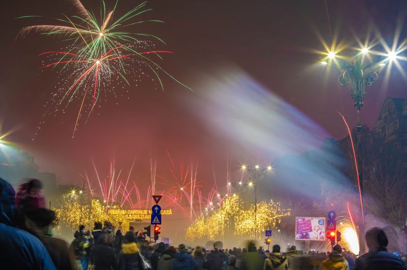 Petreceri &icirc;n aer liber Revelion 2023. Vezi care sunt orașele care organizează concerte de Anul Nou