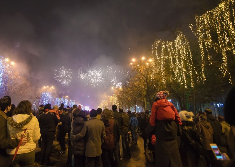 Petreceri &icirc;n aer liber Revelion 2023. Vezi care sunt orașele care organizează concerte de Anul Nou