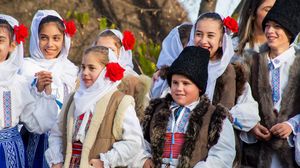 Urături de Anul Nou 2023 Plugușorul și Sorcova, VERSURI și VIDEO