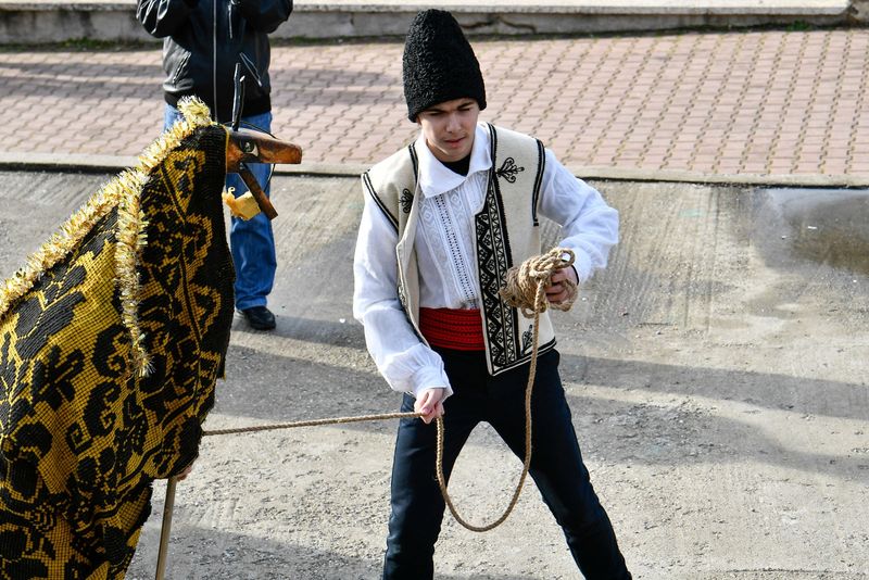 Urături de Anul Nou 2023 Plugușorul și Sorcova, VERSURI și VIDEO