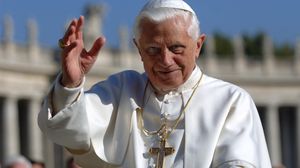 Papa Benedict al XVI-lea  a murit
