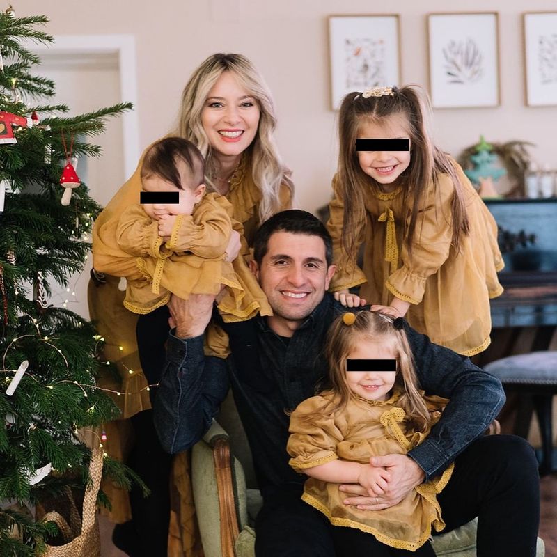 Laura Cosoi și familia sa laura cosoi, adela popescu, acrtiță, mesaj, zi de naștere