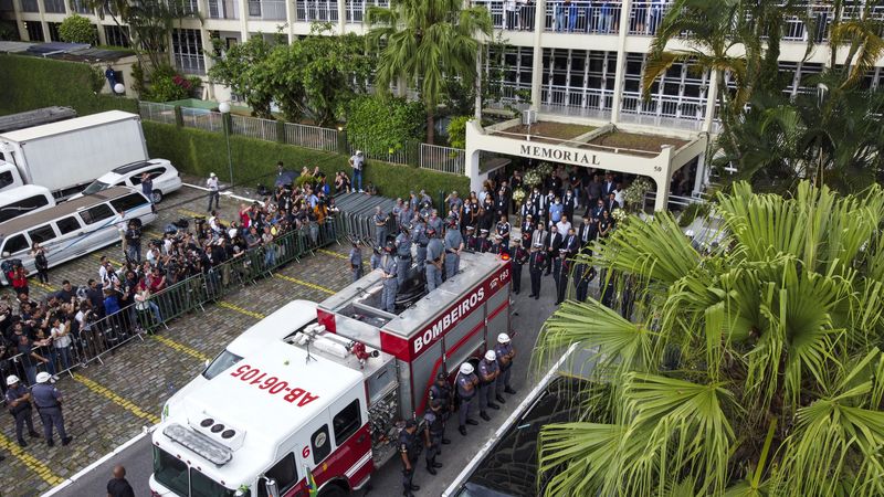 Pelé, înmormântat în cel mai înalt cimitir vertical din lume