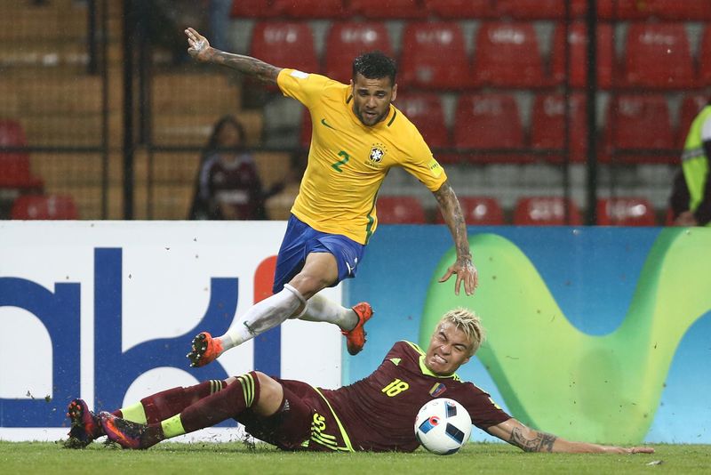 Dani Alves, acuzat de agresiune sexuală. Cum a reacţionat cel mai titrat fotbalist din lume