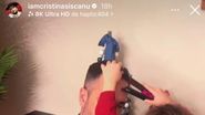 Mădălin Ionescu, un tătic model, s-a lăsat machiat și coafat de Petra! Ipostaza adorabilă în care Cristina Șișcanu și-a surprins soțul și fiica: „Primul client al Petrei este tata”