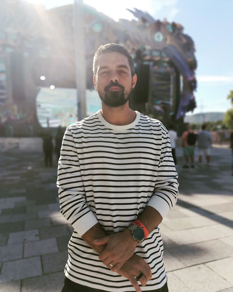 Biografie DOC. Vârstă, studii, carieră, familie. Ce studii are artistul. „Bunicii mei aveau un vis ca eu să ajung inginer”