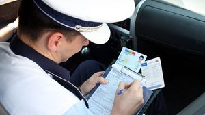 Poți obține permisul de conducere mai devreme. Vezi de la ce vârstă poți susține acum examenul în România