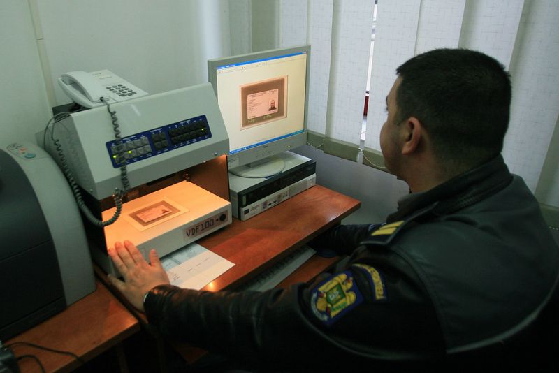 Poți obține permisul de conducere mai devreme. Vezi de la ce v&acirc;rstă poți susține acum examenul &icirc;n Rom&acirc;nia