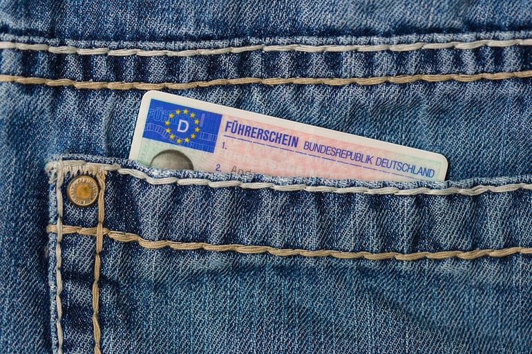 Chestionare auto 2023. Vezi care sunt cele mai populare întrebări la examenul auto