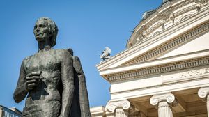 Cele mai cunoscute poezii ale lui Mihai Eminescu. Astăzi se împlinesc 173 de ani de la nașterea marelui poet