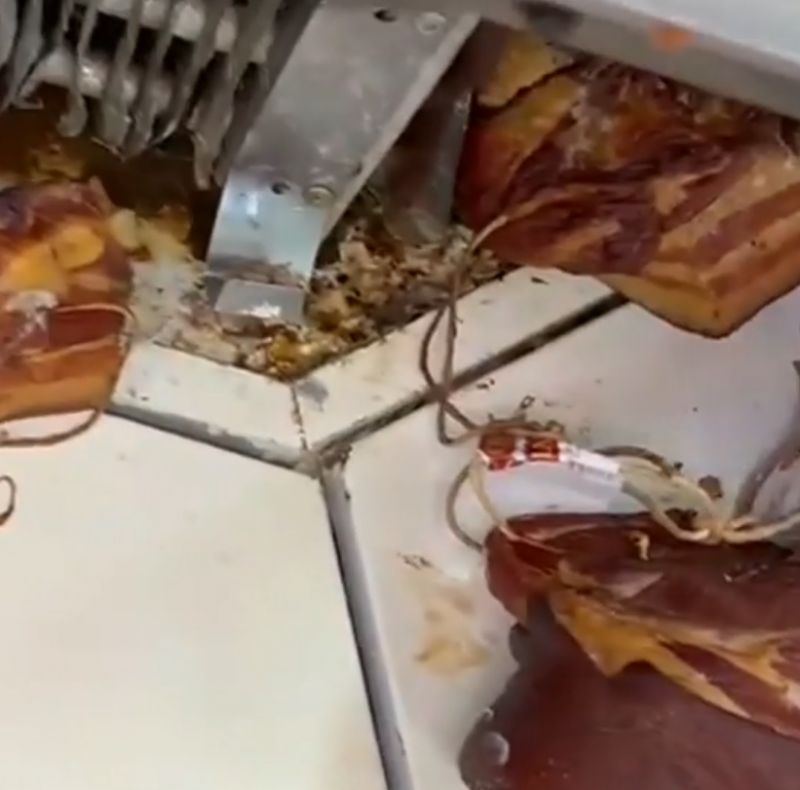 carne stricata, targu jiu, inspectori anpc, mucegai, rugina, mizerie