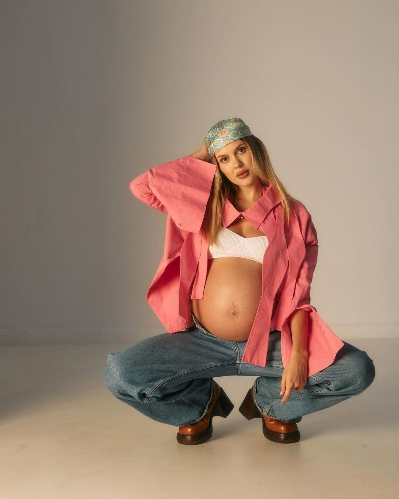 Emily Burghelea sarcină