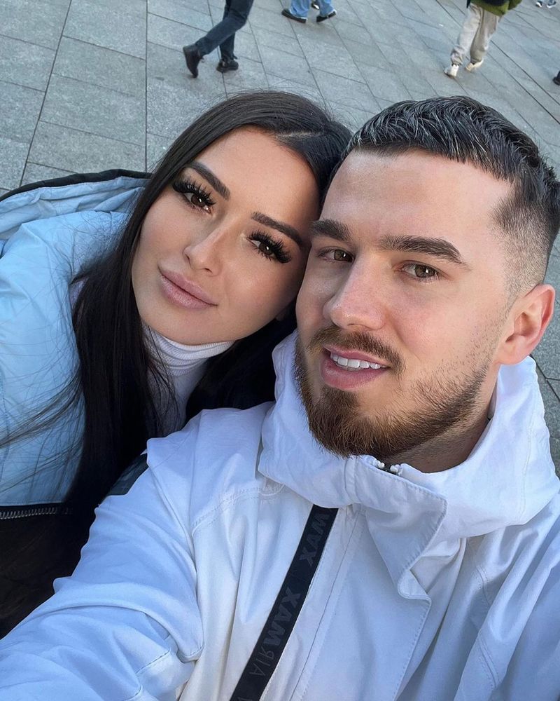 Sebastian Chitoșcă s-a afișat cu noua iubită și a vorbit despre căsătorie! Ce a făcut Alexandra, fosta lui soție a fost total neașteptat: „A avut permisiunea”