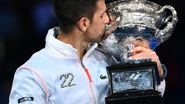 VIDEO Djokovic a plâns minute în şir după finala de la Australian Open. Ce a făcut imediat după ce l-a învins pe Tsitsipas