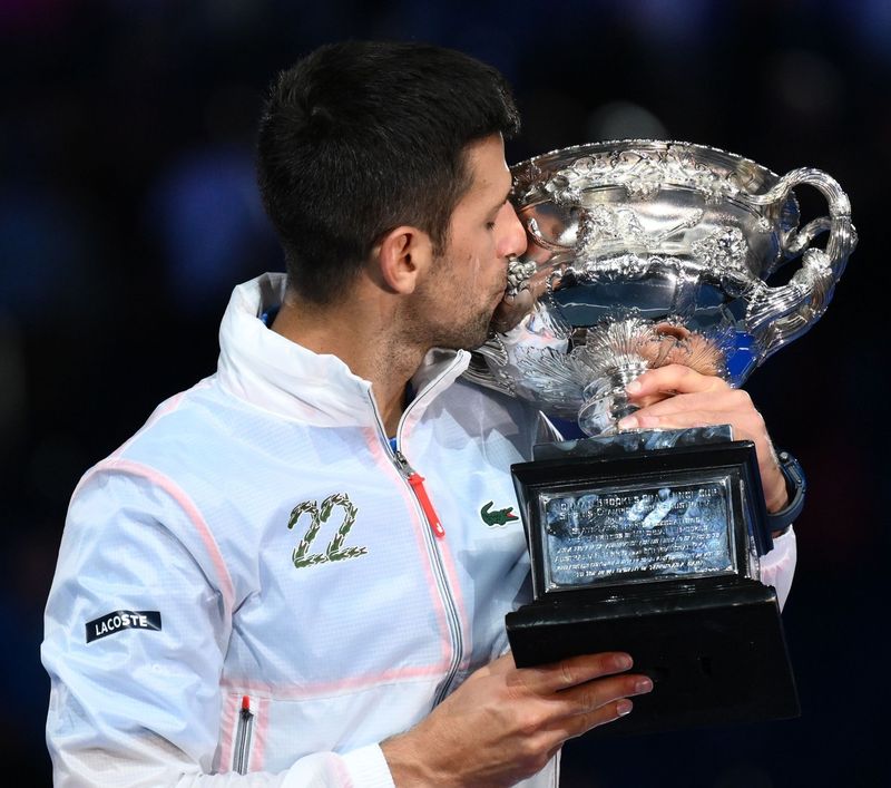 VIDEO Djokovic a plâns minute în şir după finala de la Australian Open. Ce a făcut imediat după ce l-a învins pe Tsitsipas