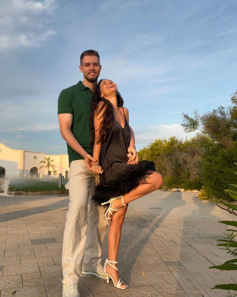 mira, artistă, vacanță, probleme de sănătate. toxiinfecție alimentară