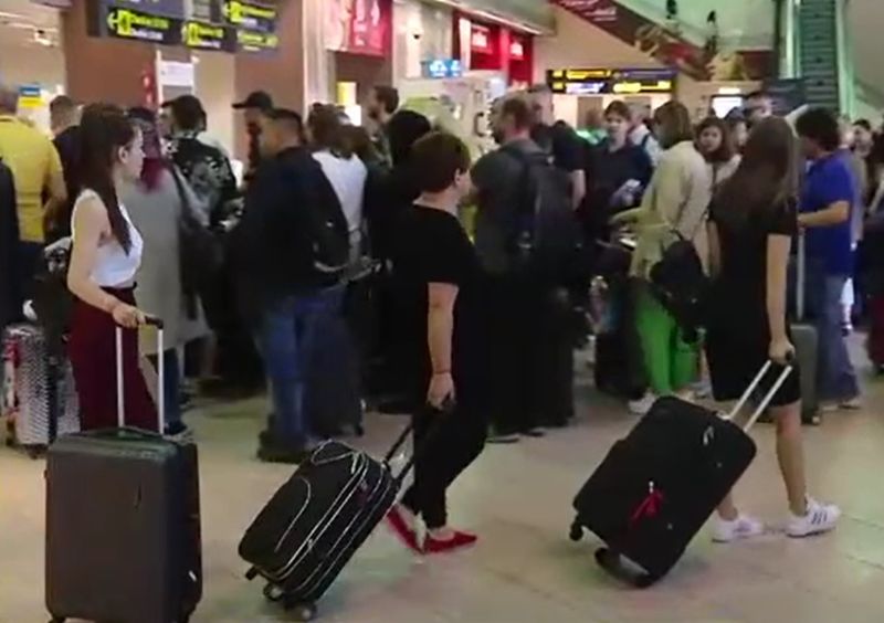 aeroport, israel, copil abandonat, caz socant