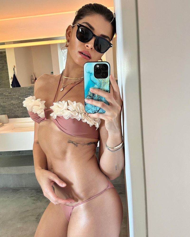 alina pușcaș, prezentatoare tv, vacanță, caraibe, rețele de socializare, costum de baie