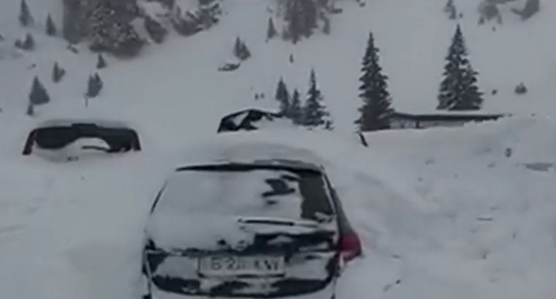 transfagarasan, avalansa, cabana, turisti blocati