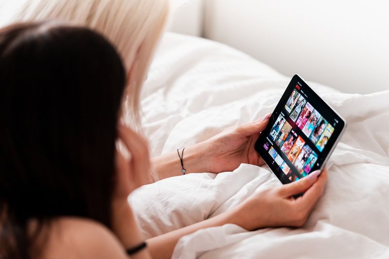 Top filme rom&acirc;nești NETFLIX 2023. Iată care sunt cele mai vizionate filme rom&acirc;nești de pe platformă