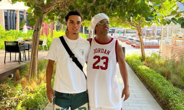 VIDEO Băiatul lui Ronaldinho a semnat cu Barcelona. Iată ce ştie să facă puştiul de 17 ani!