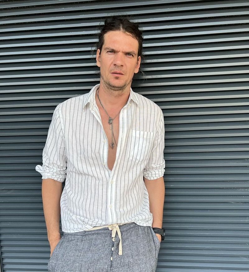 tudor chirilă, actor, teatru de comedie, angajată, fumat, rețele de socializare