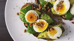 Patru rețete simple cu avocado, perfecte la micul dejun sau gustare. Te vei îndrăgosti iremediabil de aceste preparate rapide și sănătoase