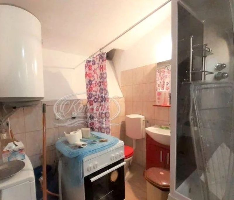 cluj-napoca, garsoniera, cada in bucatarie, chirii