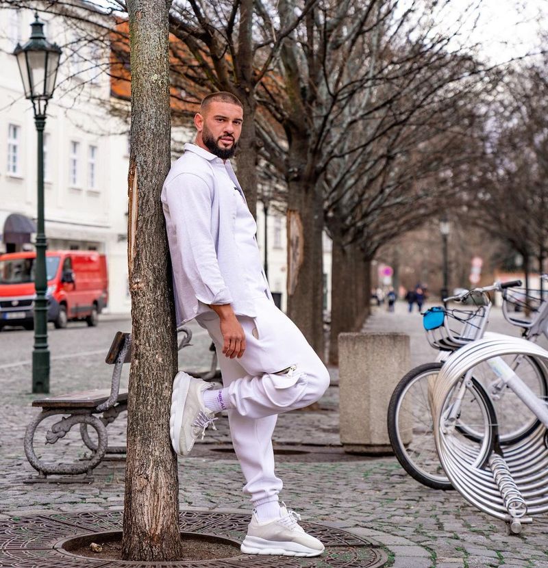 dorian popa, artist, lacrimi, aeroport, rețele de socialiuzare