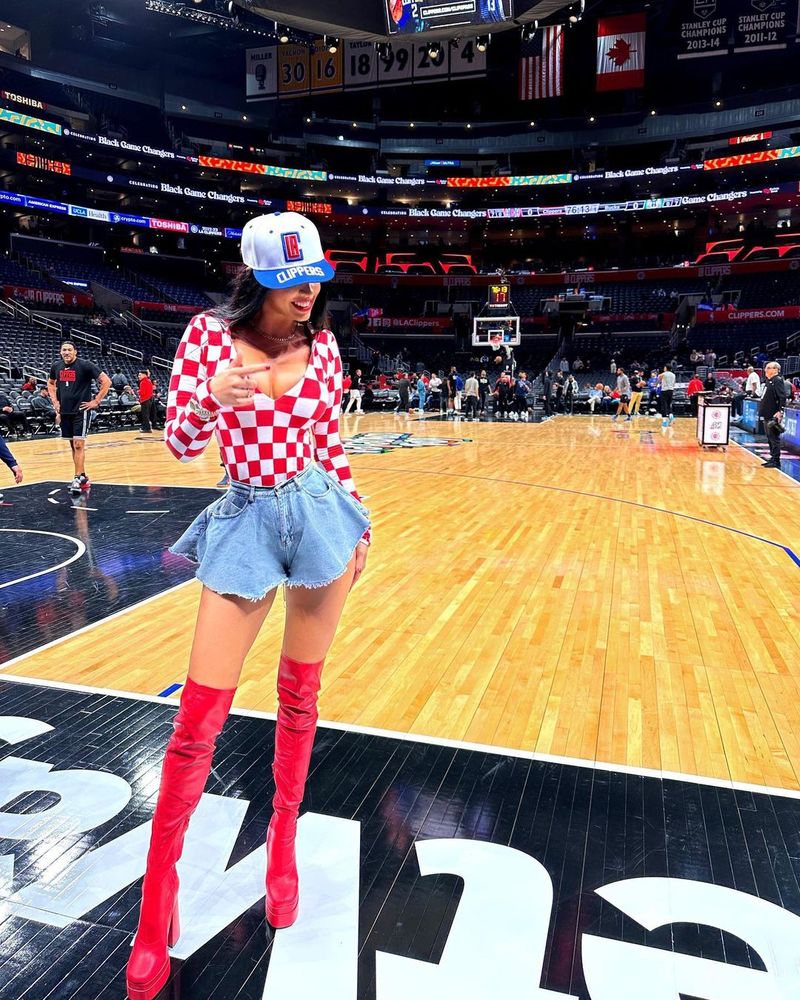 FOTO Ivana Knoll i-a înnebunit pe americani cu fusta sa minusculă! Cum a venit îmbrăcată la un meci din NBA